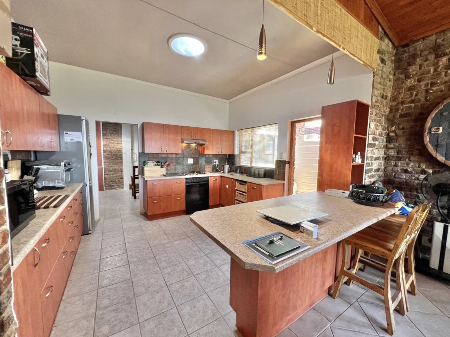 4 Bedroom Property for Sale in Wavecrest Eastern Cape